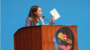 शिक्षामन्त्री श्रेष्ठको प्रश्न- विद्यार्थीलाई राजनीति मात्र सिकाउने की काम गर्न पनि सिकाउने ?