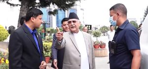 गिरीबन्धु प्रकरणबारे सञ्चारकर्मीको प्रश्नमा ओलीको आक्रोशपूर्ण जवाफ ‘बालेनलाई सोध्नू’