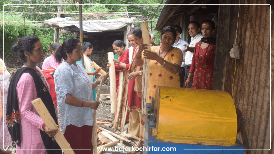 केराको थामबाट फाइबर, धागो र कम्पोष्ट मल बनाएर आय आर्जन