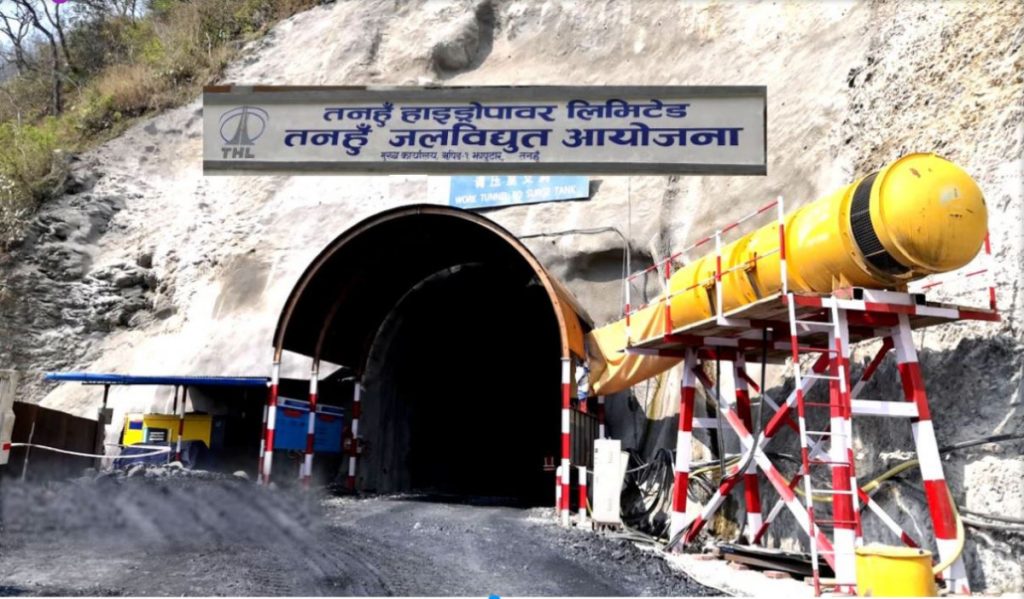 वानटाङ खोलामा पुल बनाउँदै तनहुँ जलविद्युत् आयोजना