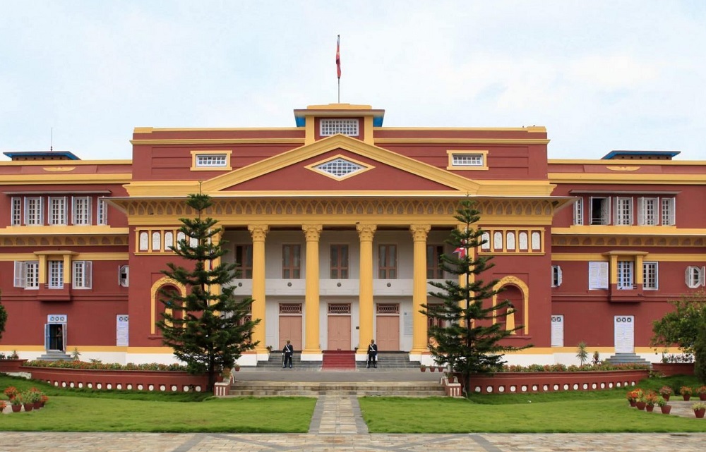 राष्ट्रपतिलाई भेट्न गएका प्रचण्ड शितलनिवासबाट बाहिरिए
