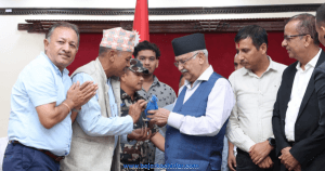 पुरानै मापदण्डका आधारमा क्रसर नवीकरण गराउन प्रधानमन्त्रीलाई ज्ञापन