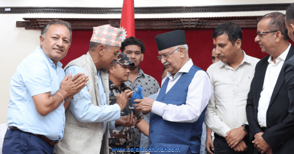 पुरानै मापदण्डका आधारमा क्रसर नवीकरण गराउन प्रधानमन्त्रीलाई ज्ञापन