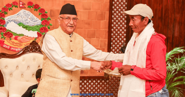 प्रधानमन्त्री ओलीले प्रकाश तामाङलाई भेटे, नागरिकता पश्चात् थप सहयोगको आश्वासन