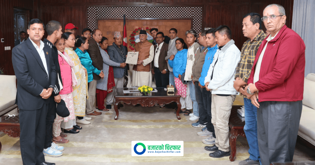 बाढीपहिरोबाट ज्यान गुमाएका फुटबल खेलाडीका परिवारले गराए प्रधानमन्त्रीको ध्यानाकर्षण