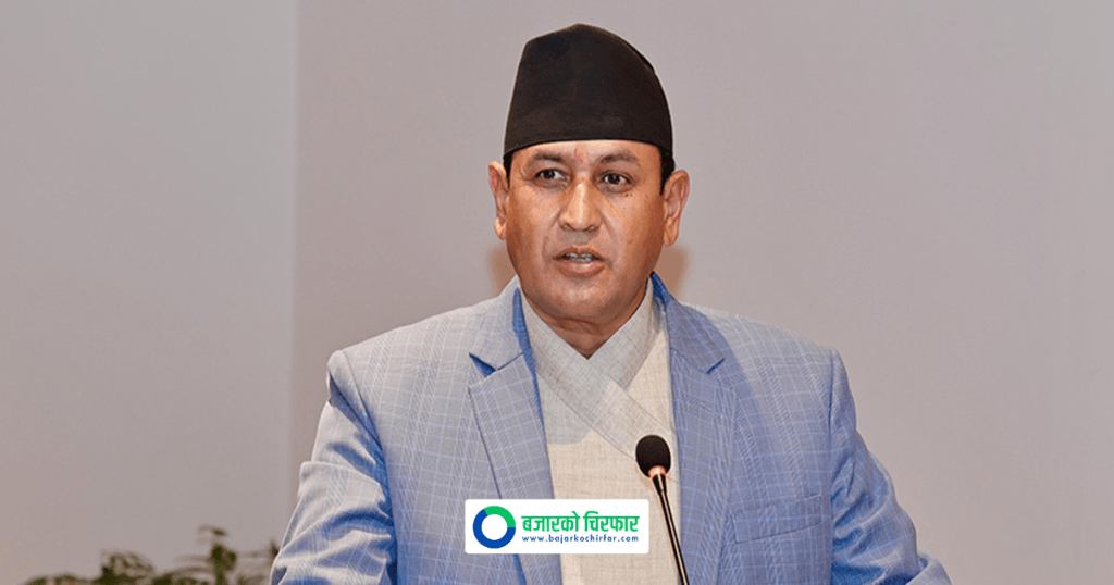 रामहरि खतिवडा भन्छन्, “कर्मचारीहरूले प्रधानमन्त्रीको निर्देशन नटेर्ने तर अख्तियारले भनेको १० मिनेटमै मान्छन्”