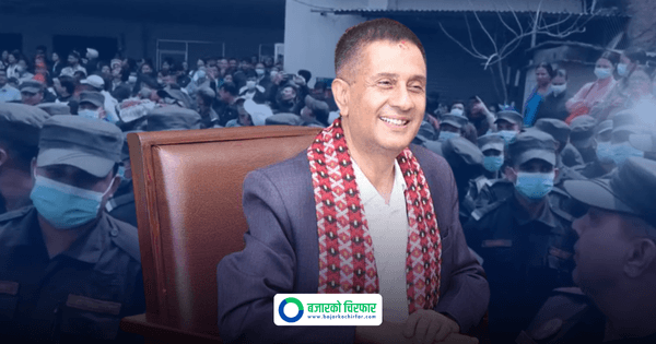कर्मचारी र जनप्रतिनिधिद्वारा गुरागाईंले गरे महानगर कार्यालय प्रवेश, कार्यकक्षमा रोकिएपछि ढोका तोडफोड