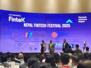 फिनटेक समुदायबाट डिजिटल भुक्तानी प्रवर्द्धनको कदरमा पूर्व गभर्नर अधिकारीलाई सम्मान