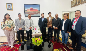 सेयरबजार सुधारका लागि लगानीकर्ताको ६ बुँदे माग, गभर्नर पौडेललाई भेटेर बुझाए ज्ञापनपत्र
