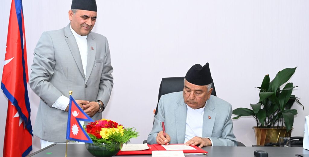 राष्ट्रपतिको रामचन्द्र पौडेलले गरे नेपाल विशेष सेवा सम्बन्धी अध्यादेश जारी