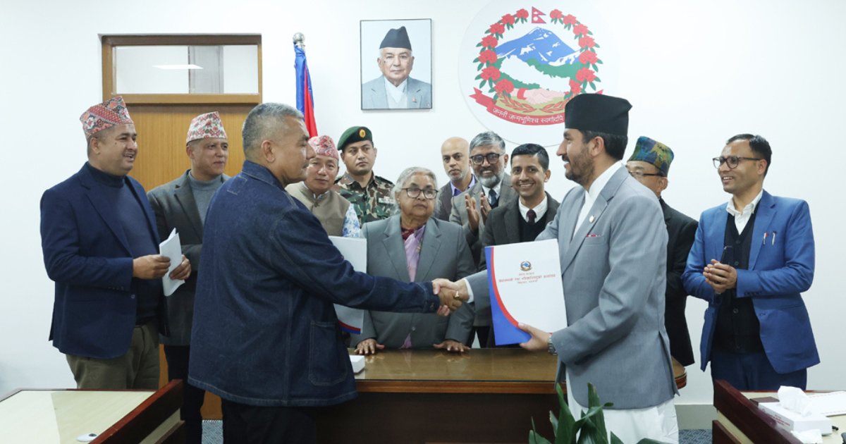 १ लाख ऋण मिनाहादेखि कर्मचारीको तलब २० हजार बढाउनेसम्म यस्ता छन् सरकार र दुर्गा प्रसाईंबीच भएको सम्झौताहरु