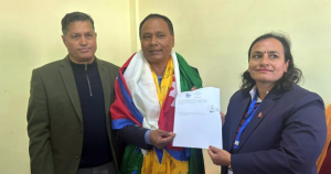 काठमाडौं ३ बाट कुलमान घिसिङले गराए उम्मेदवारी दर्ता