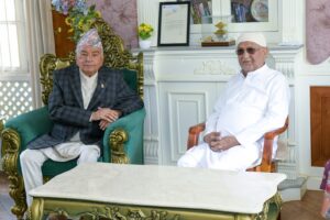 एमाले अध्यक्ष ओलीलाई भेट्न भक्तपुर पुगे राष्ट्रपति पौडेल