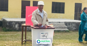 निर्वाचन अपडेट : रमेश लेखकले कञ्जनपुरबाट गरे मतदान