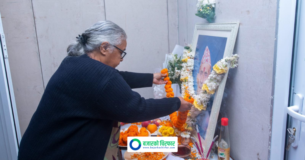 पितृशोकमा रहेका एमाले अध्यक्ष ओलीलाई सान्त्वना दिन गुण्डु पुगिन् प्रधानमन्त्री कार्की