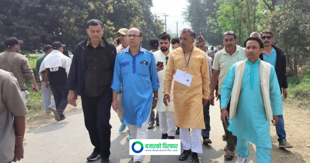 निर्वाचन अपडेट : काठमाडौंमा मतदान गरेर सर्लाही पुगे गगन थापा