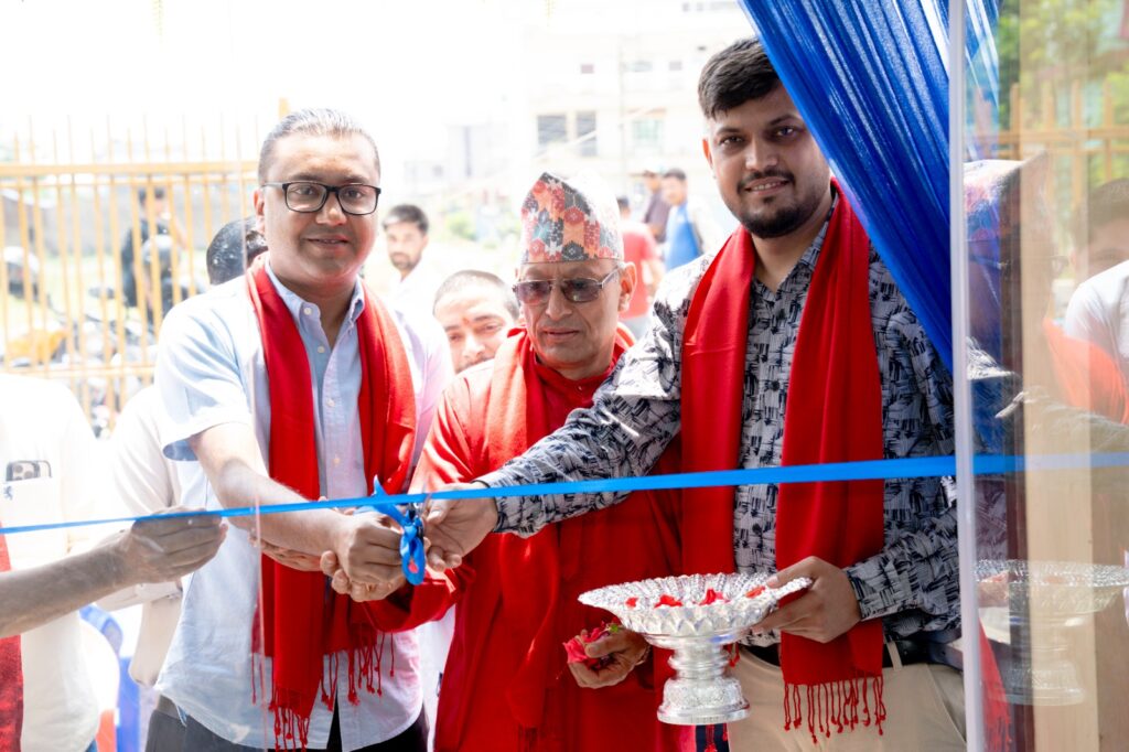 चितवनमा खुल्यो कजारियाको नयाँ शोरुम