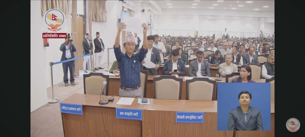 संसदमा प्लेकार्ड प्रदर्शन गरेपछि हर्कराज राईसहितका सांसदलाई चेतावनी