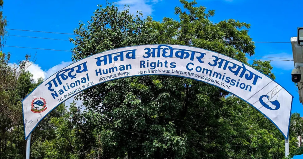 प्रहरीको नक्कली फेसबुक पेज बनाएर विद्यार्थीलाई ड्रेसमा आउन आह्वान गरियो: आयोगको प्रतिवेदन