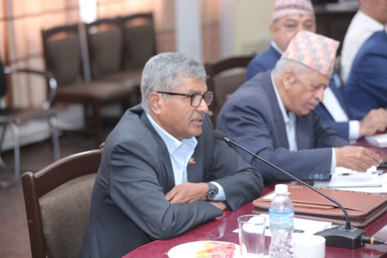 मौद्रिक नीति लचिलो आउँछ, कसिलो गर्नुपर्ने कुनै कारण छैनः पूर्वगभर्नर अधिकारी
