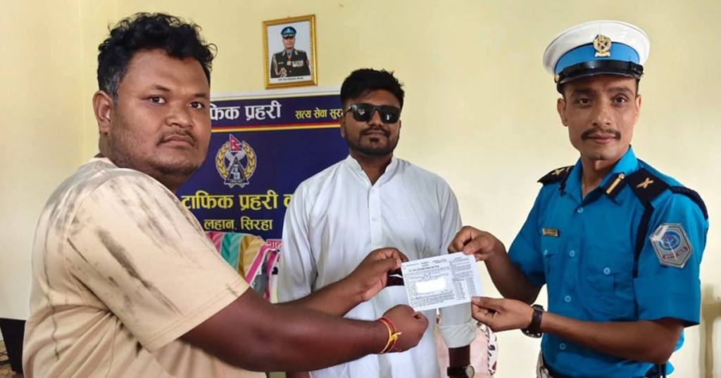 गुडिरहेको मोटरसाइकलमा उभिएर भिडियो बनाएपछि रास्वपा सांसद गुप्तालाई ट्राफिक प्रहरीले तिरायो जरिबाना