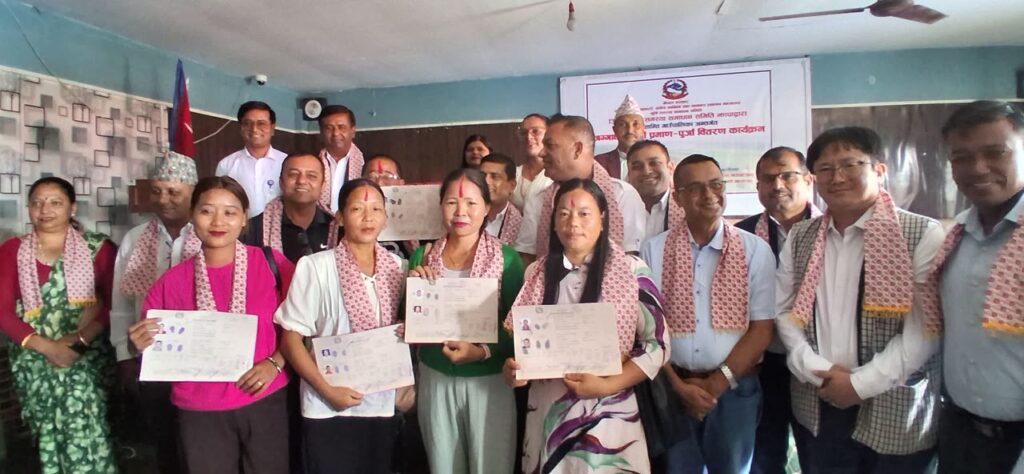 झापाको बुद्दशान्तीमा लालपुर्जा वितरण, ५ अव्यवस्थित परिवार बने जग्गाधनी